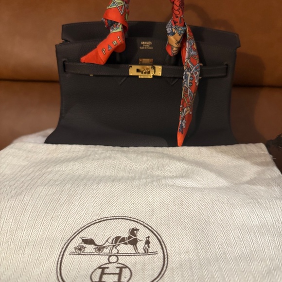 Birkin-Style Structured Tote Bag with Gold Hardware & Twilly Handle Wrap - Picture 4 of 6